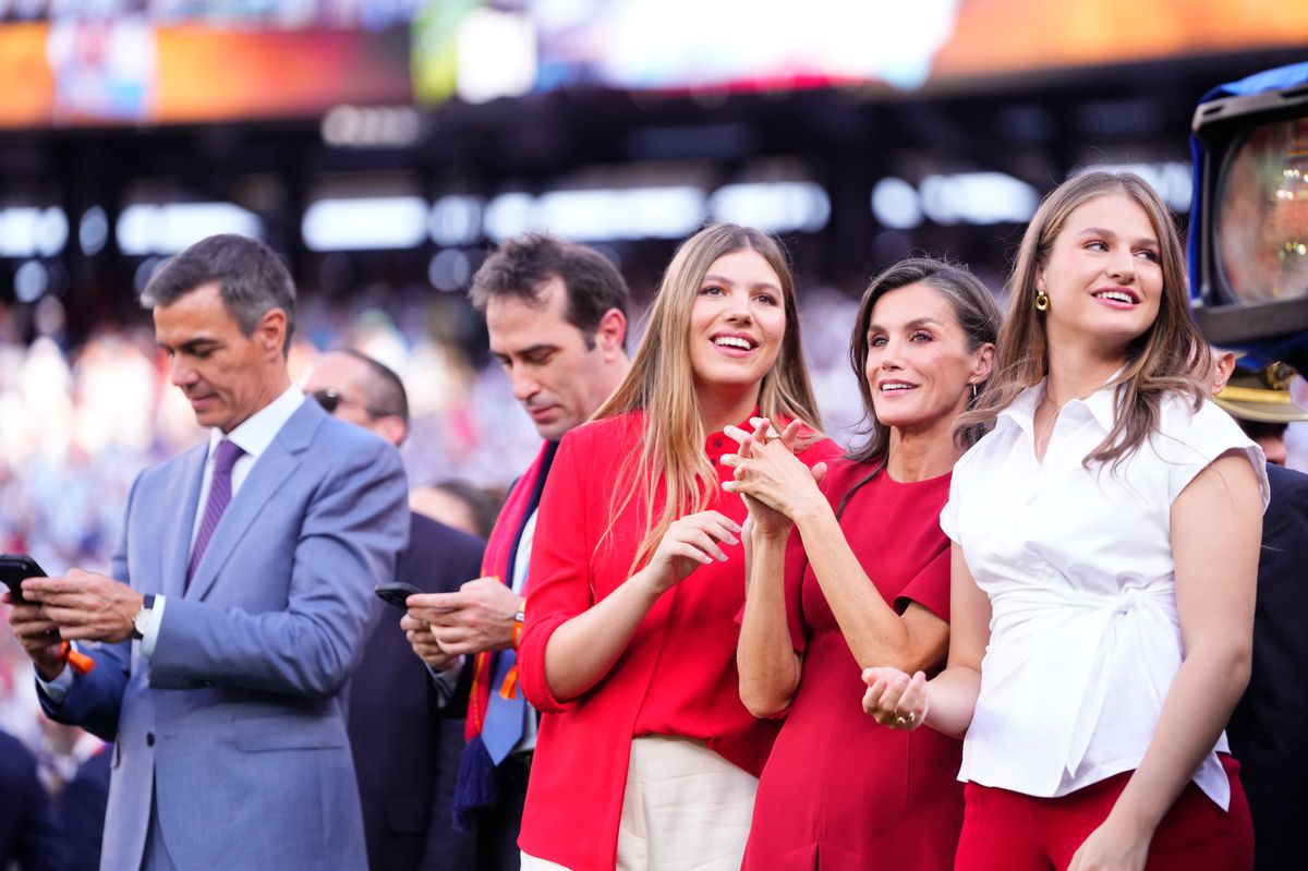 Princess Leonor and Infanta Sofía celebrated Spain's historic World Cup victory in New York with coordinated beauty looks and subtle red accents.