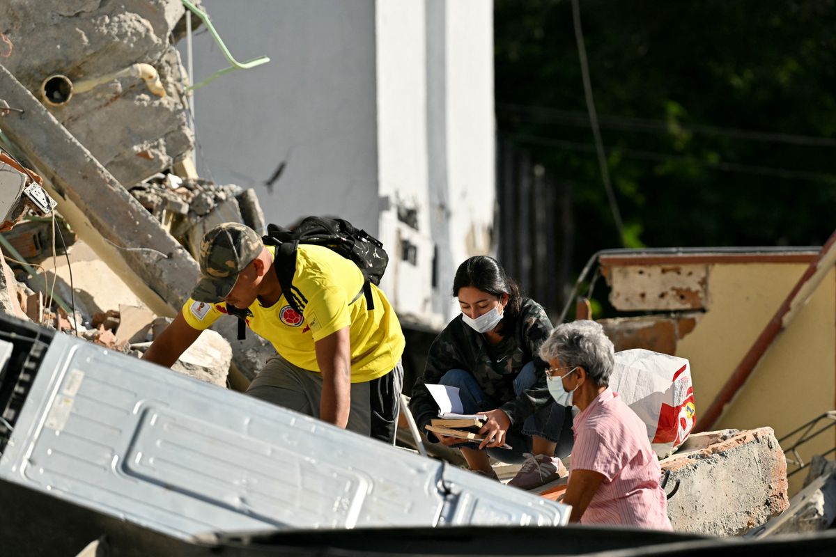 Colombian volunteers and rescuers cleared rubble with their bare hands to search for survivors early on August 11 after the country's strongest earthquake in a decade