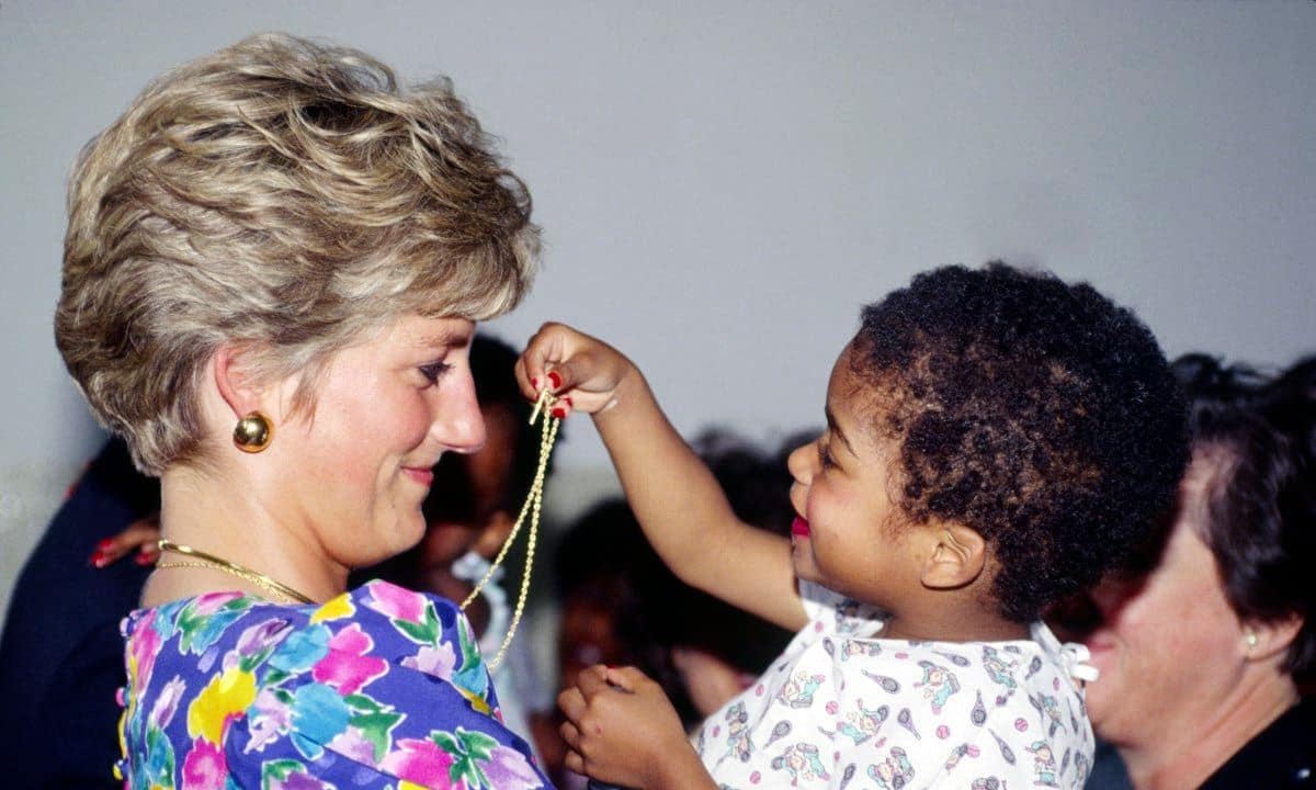 Princess Diana Visits Aids/hiv Hostel Brazil