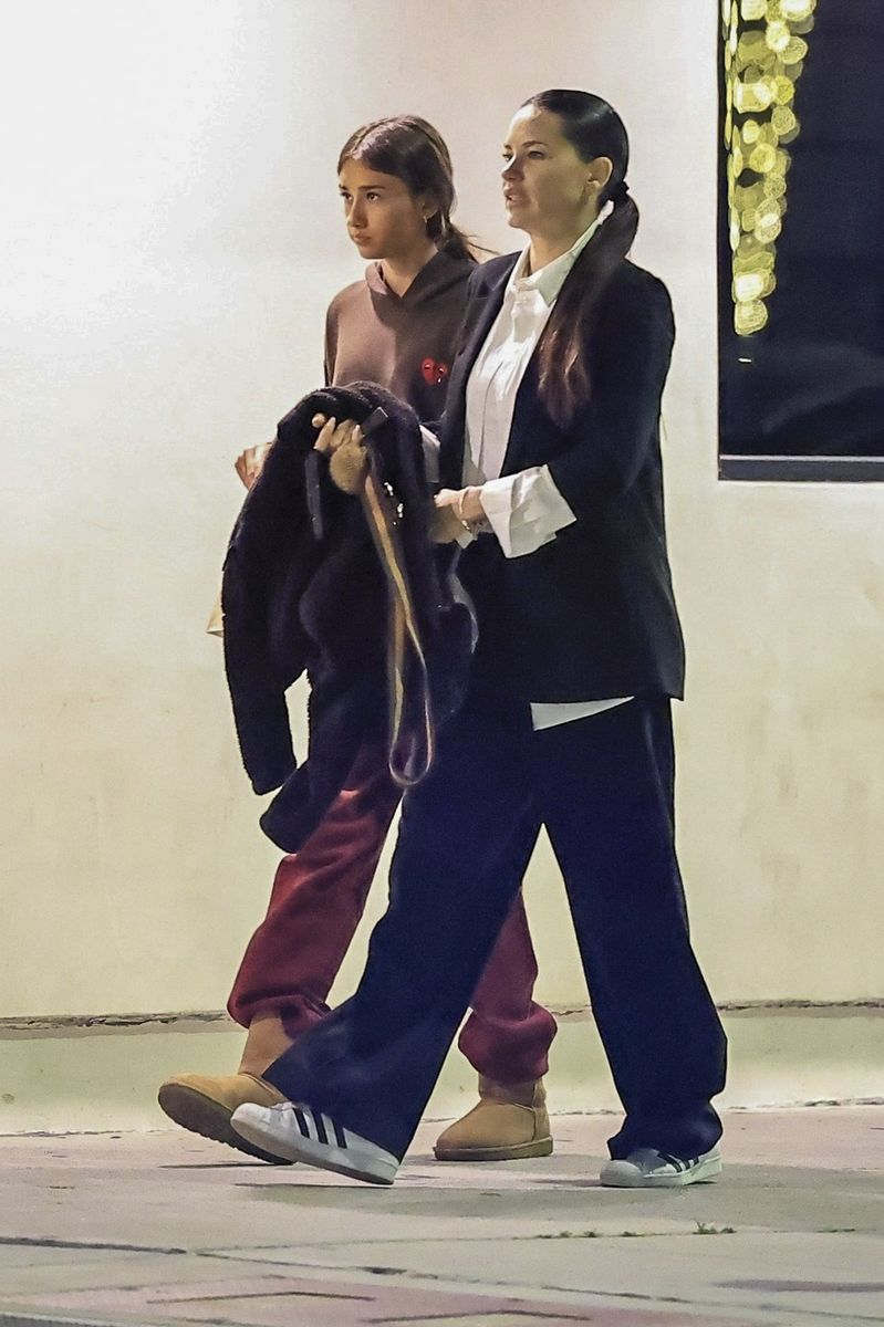 The supermodel, 43, and her 13-year-old daughter were seen leaving the celebrity-favorite Japanese hotspot in a relaxed yet effortlessly cool family moment.