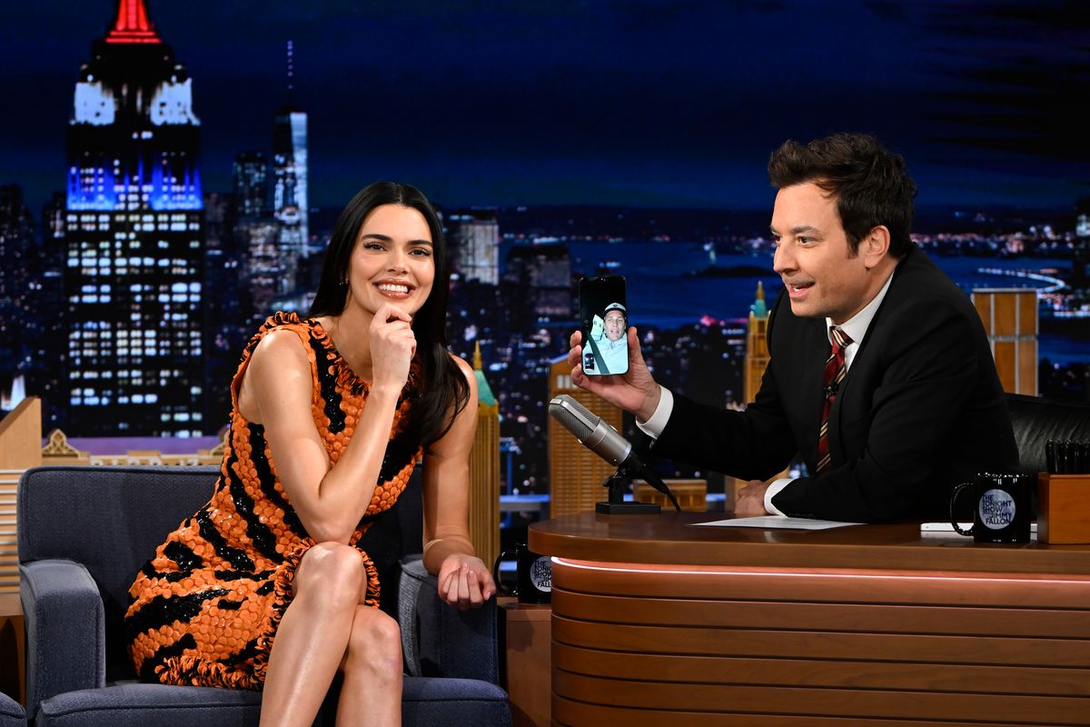 Kendall Jenner cold-calls Tom Brady on live TV: 'Sorry to do this to you'