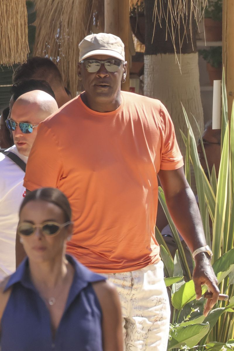 It wouldn't be a Jordan vacay without a cigar