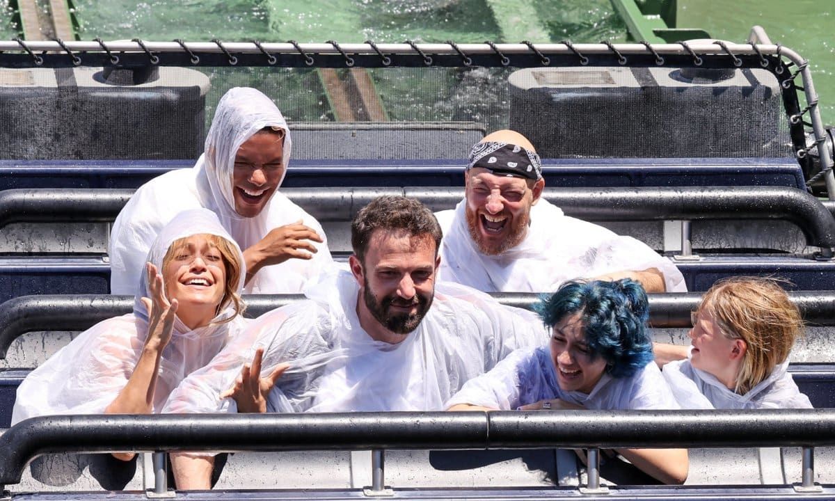 Jennifer Lopez and Ben Affleck on a ride at Universal Studios Hollywood