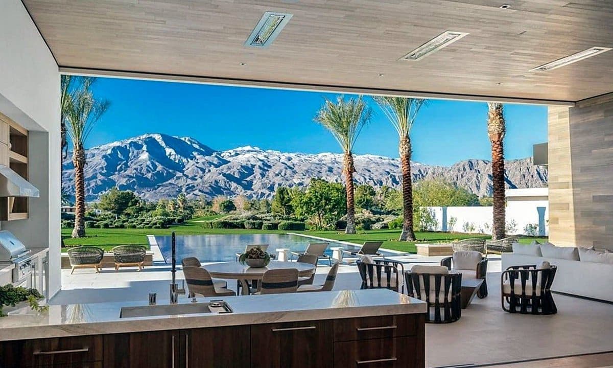 Kourtney Kardashian purchased a new home in the Palm Springs, California