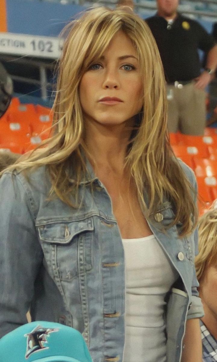 Jennifer Aniston on the set of Marley & Me