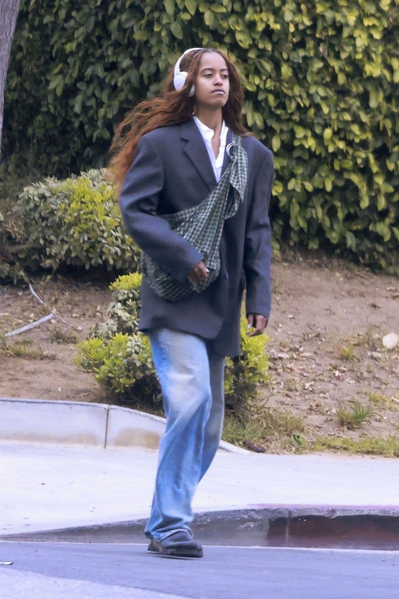 Malia Obama wore an oversized blazer and jeans on an outing in Los Angeles