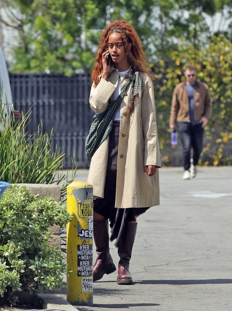 Malia Obama wearing a beige trenchcoat in Los Angeles