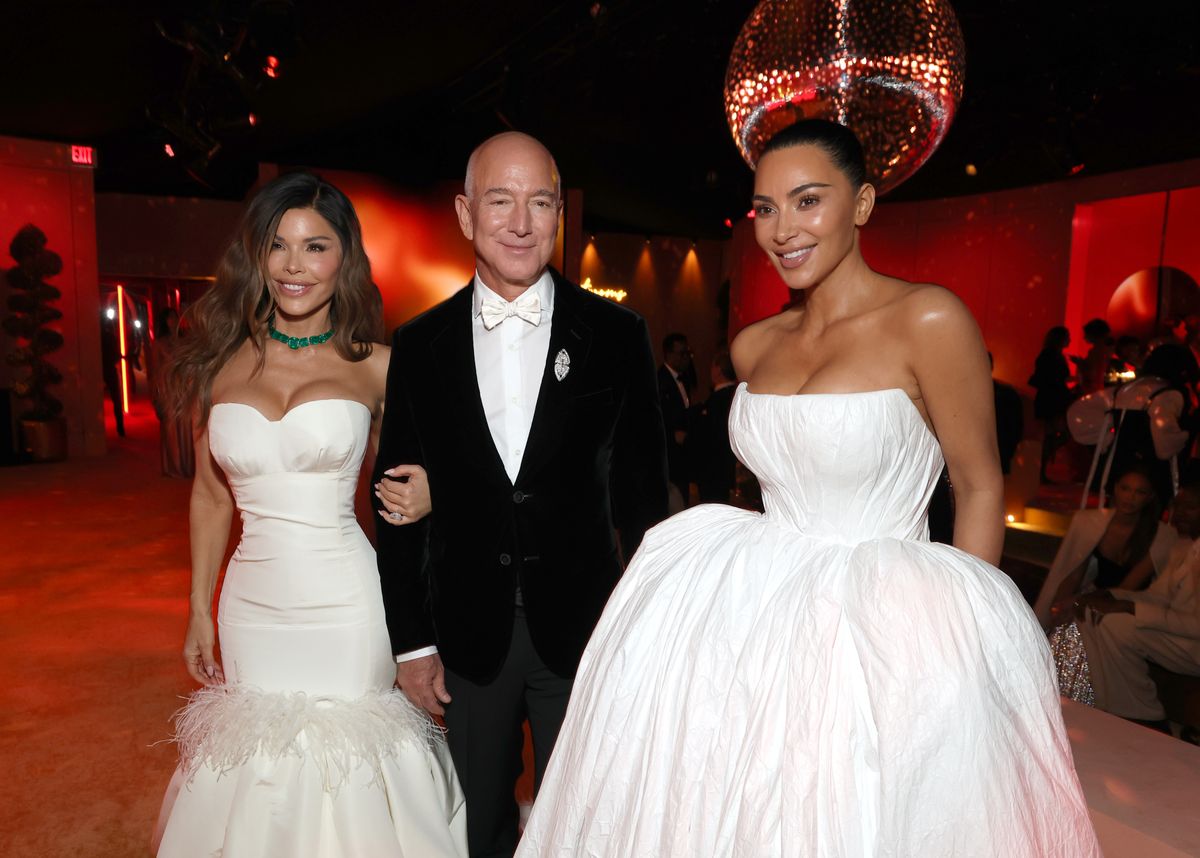 Lauren Sanchez, Jeff Bezos, and Kim Kardashian attend the 2025 Vanity Fair Oscar Party 