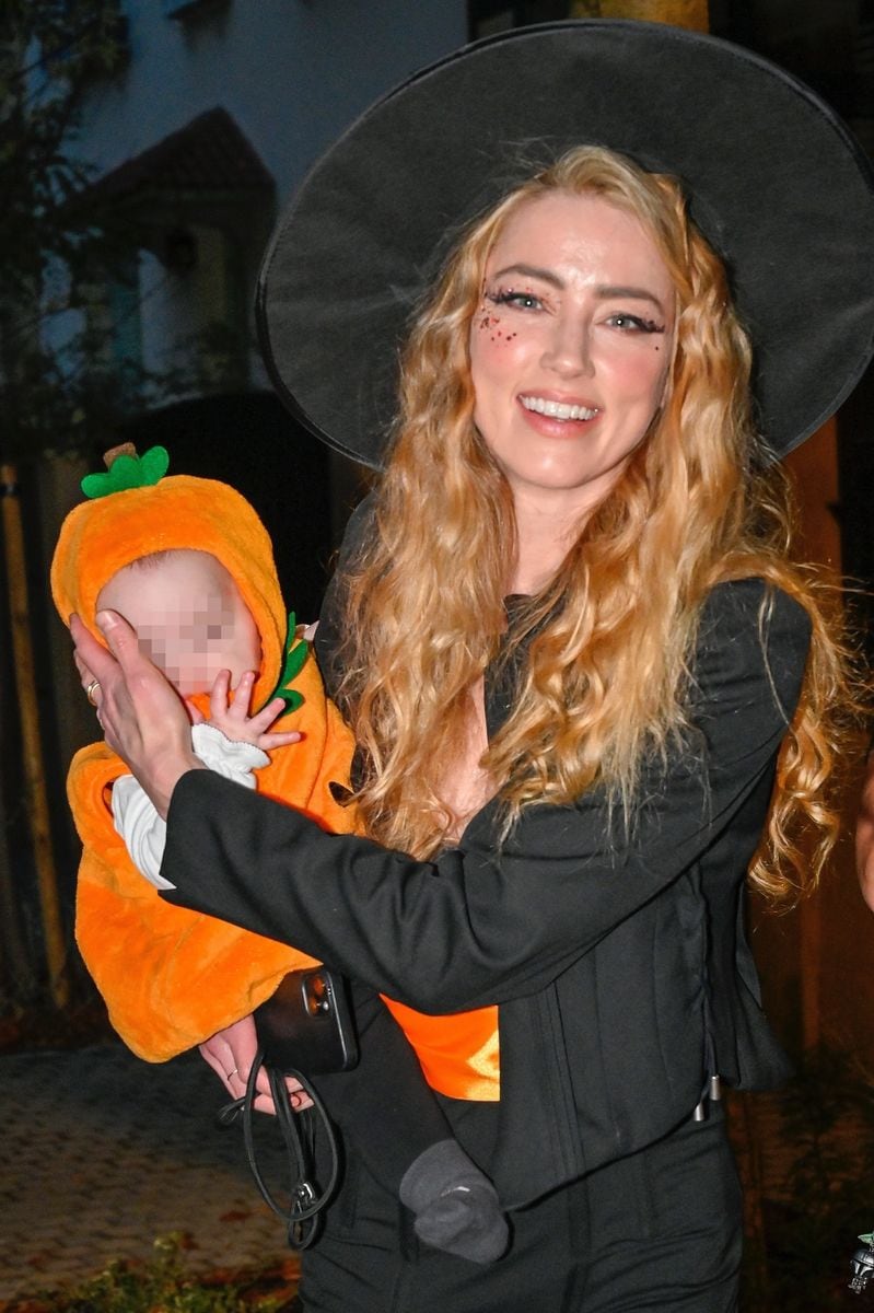 The actress was seen enjoying the spooky celebrations, making the evening extra special for the little ones.