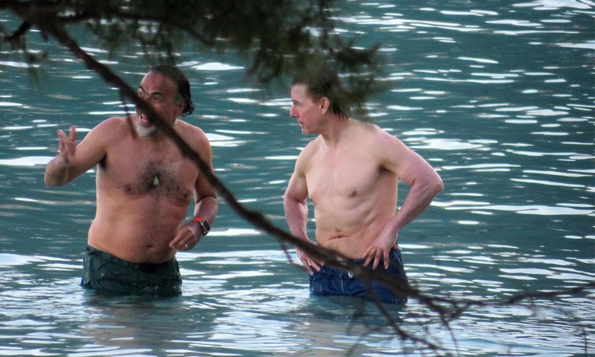 Tom Cruise and director Alejandro Gonzalez