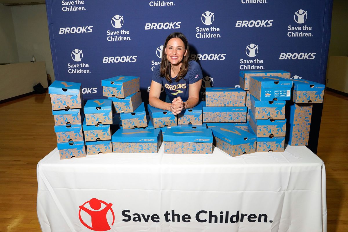 Jennifer Garner and Brooks Running donate more than 1,000 Brooks shoes to Save the Children .