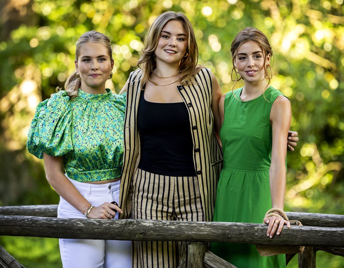 (From L) Dutch princess Amalia, Dutch princess Ariane and Dutch princess Alexia pose during the traditional photo session of the royal family in the garden of Palace Huis ten Bosch, in The Hague, on June 30, 2025. (Photo by Remko de Waal / ANP / AFP) / Netherlands OUT (Photo by REMKO DE WAAL/ANP/AFP via Getty Images)          