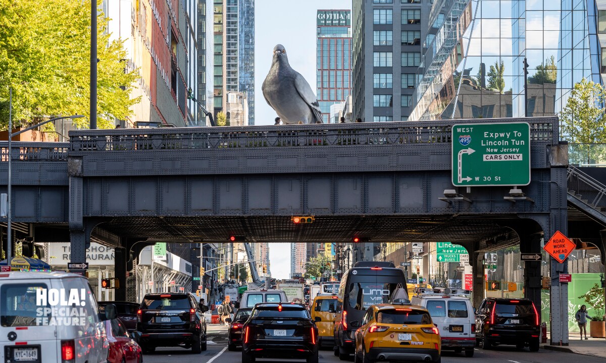 Iván Argote, ‘Dinosaur’, 2024. A High Line Plinth commission. On view October 2024–Spring 2026. (Image: Courtesy Iván Argote)