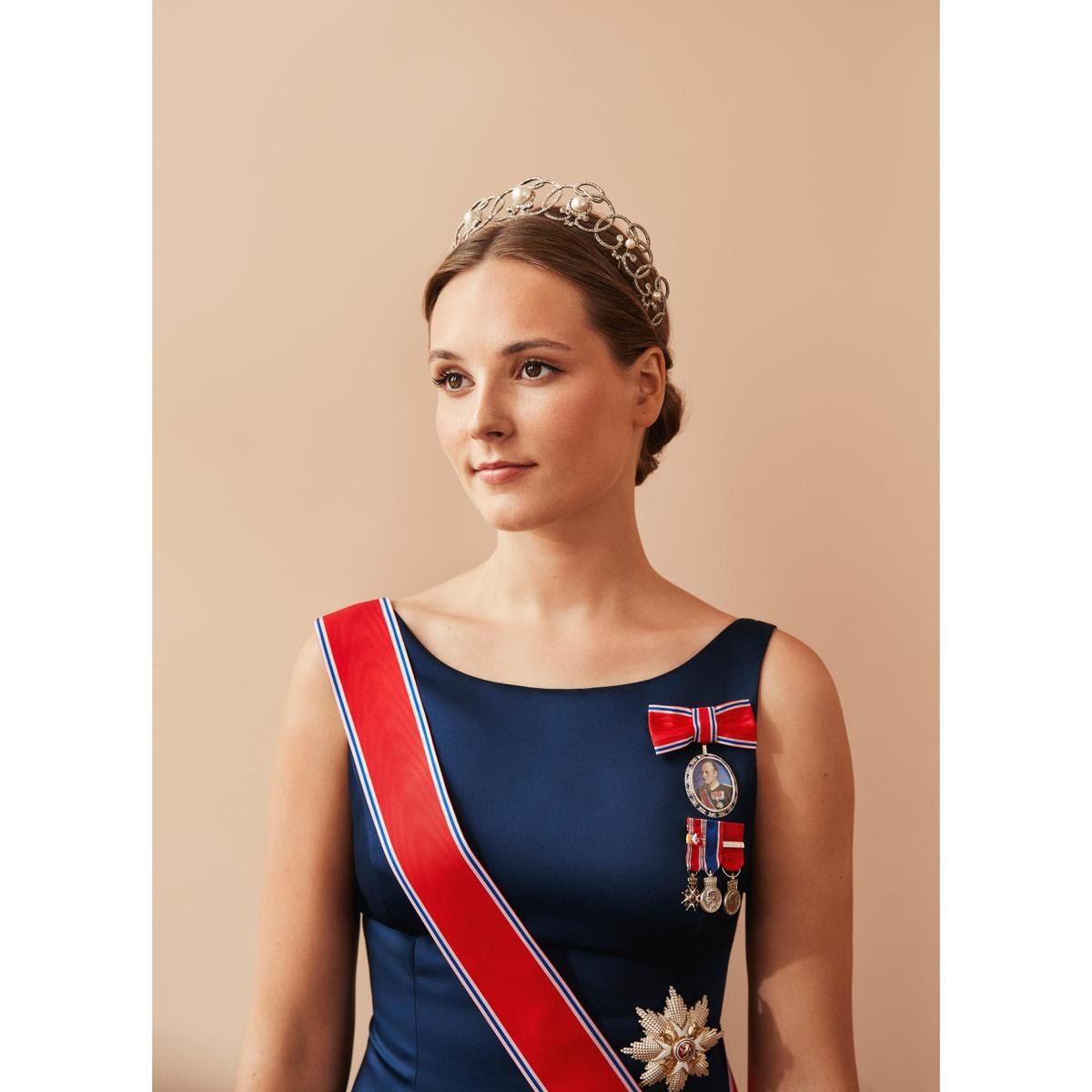 At the Paris Exposition in 1900, Princess Ingeborg's husband, Prince Carl, saw the tiara on display by the jeweler Boucheron, and purchased it. Princess Astrid said, "Grandfather bought this for my grandmother because it was lighter to wear on important occasions."