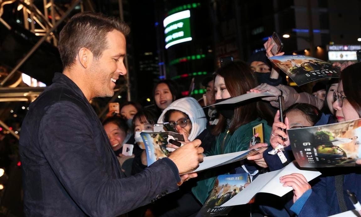 ryan reynolds fans