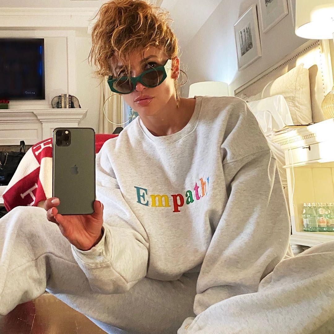 jennifer lopez selfie