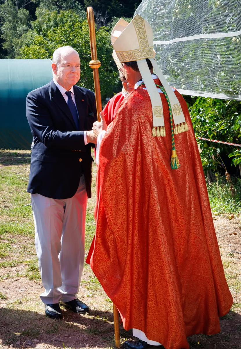 The chapel is connected to the history of Sainte Dévote’s relics and Monaco’s enduring devotion to its patron saint.