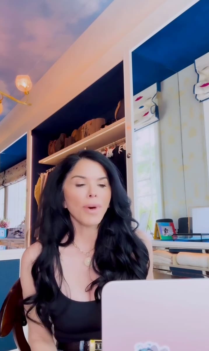 Lauren Sanchez shares glimpse at her writing room