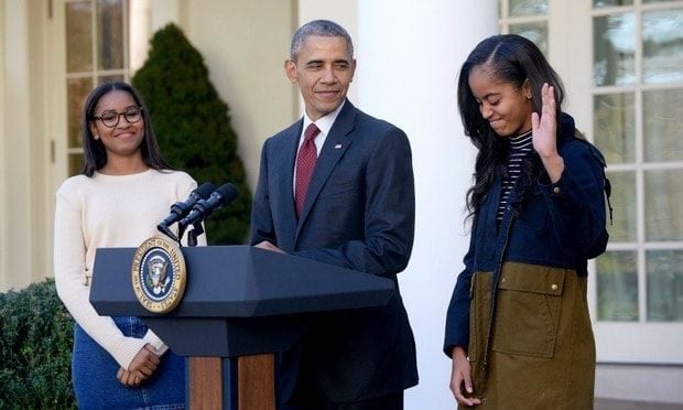 President Obama did a hilarious impression of his two teenage girls using their phones.
Photo: Olivier Douliery