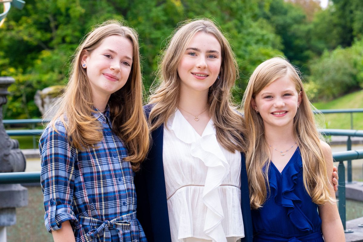 Rosa van Leeuwen, Fiene Mooij and Charlotte Kampinga will portray Princess Amalia, Princess Alexia and Princess Ariane in Season 3.