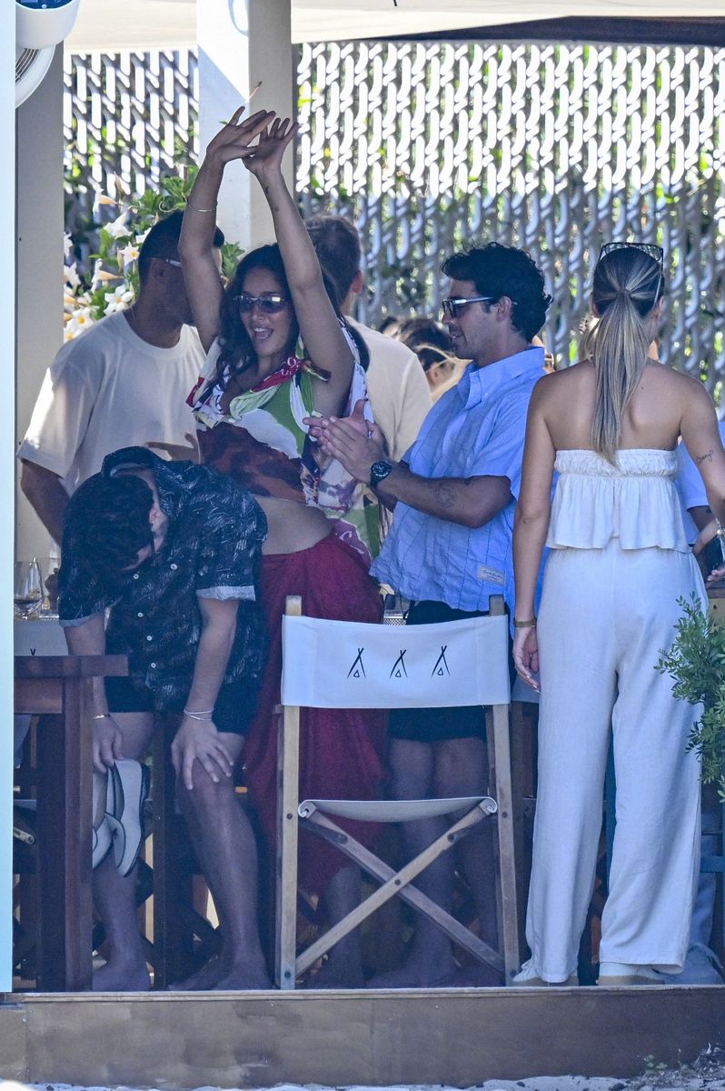 Joe Jonas and his new girlfriend, Tatiana Gabriela, enjoyed a leisurely lunch with friends at Nikki Beach Costa Smeralda during their vacation in Sardinia, Italy.