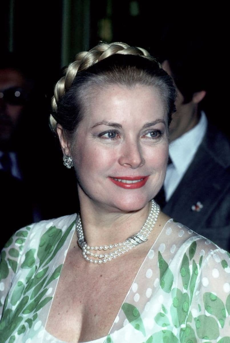 Grace Kelly’s elegance, with a mix of classic glamour and her own modern edge.