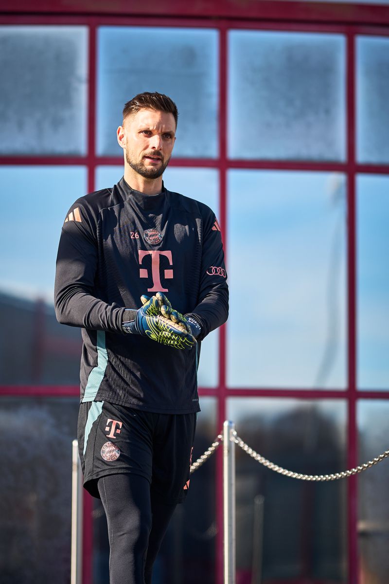 MUNICH, GERMANY - MARCH 02: Sven Ulreich of FC Bayern Muenchen during a training session at Saebener Strasse on March 02, 2025 in Munich, Germany. (Photo by R. Mitterer/FC Bayern via Getty Images)