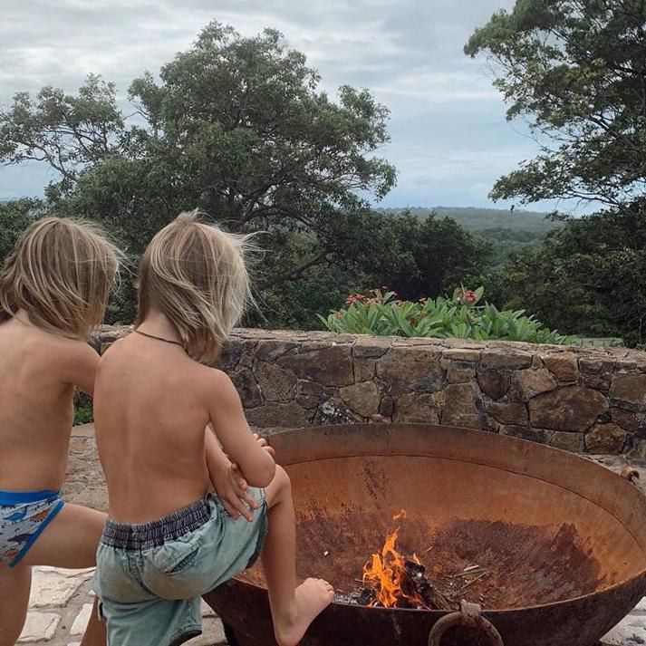 Chris Hemsworth, Elsa Pataky, three kids