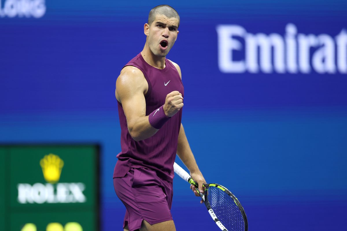 Carlos Alcaraz seemed to attempt a low-profile arrival, but dozens of supporters had already gathered at the airport, phones raised, eager for a glimpse of the Spanish star.
