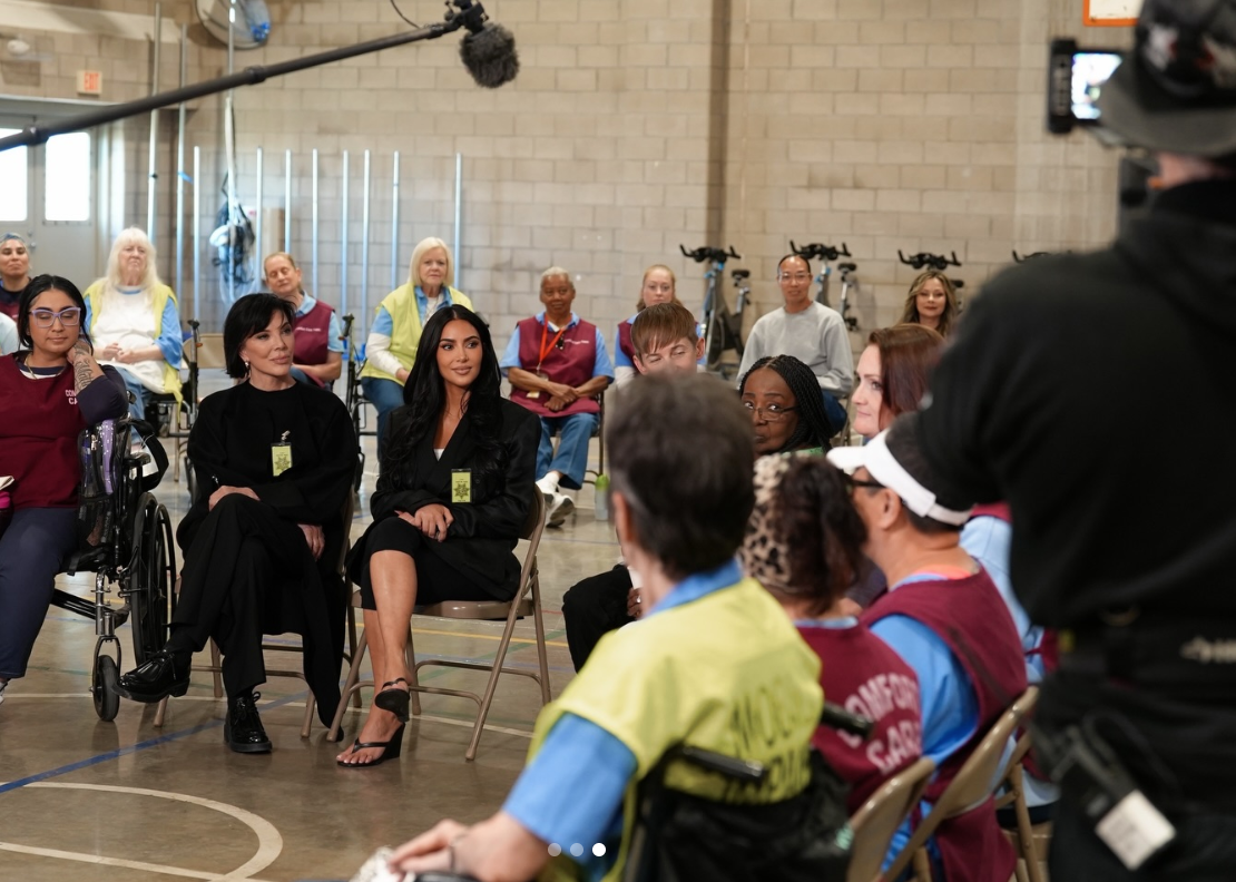 Kim Kardashian shared an emotional message after visiting a women’s prison hospice yard in Chowchilla, California, with Kris Jenner. The reality star praised incarcerated women caring for terminally ill inmates