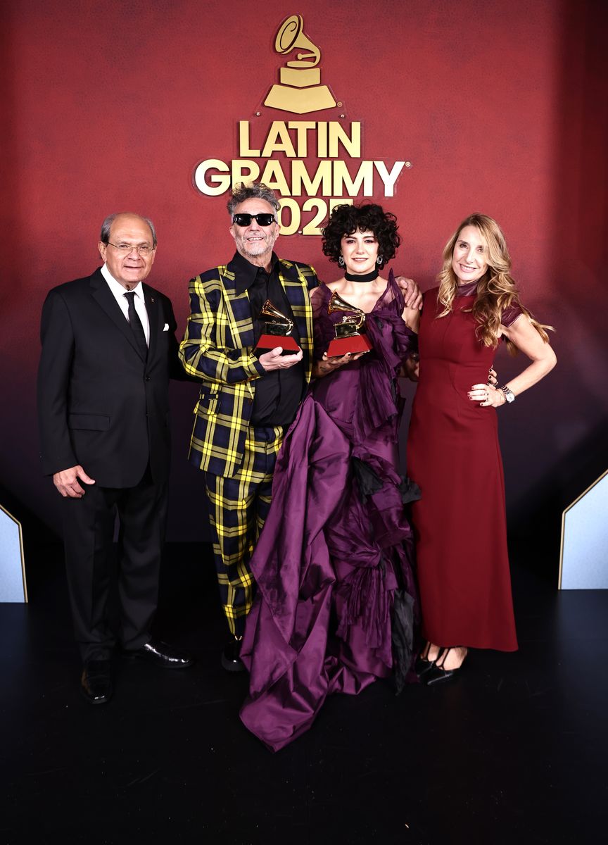 LAS VEGAS, NEVADA - NOVEMBER 13: Fito Paez (L) poses with the Best Rock Song award for 'Sale El Sol' and RENEE (R) poses with the Best Rock Song award for 'La Torre' during the 26th Annual Latin Grammy Awards Premiere Ceremony at the Mandalay Bay Convention Center on November 13, 2025 in Las Vegas, Nevada. (Photo by Greg Doherty/Getty Images for The Latin Recording Academy) 