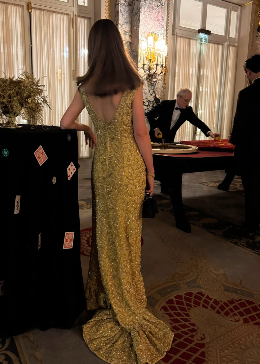 Princess Alexandra of Hanover wears Grace Kelly’s 1962 beaded Givenchy gown, giving her grandmother’s glamorous royal fashion a modern revival.