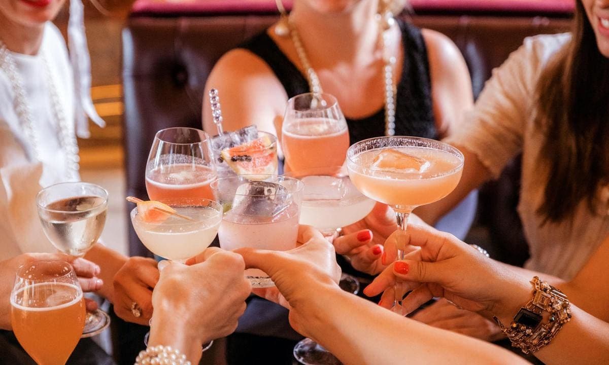 how to host a Met Gala themed party
