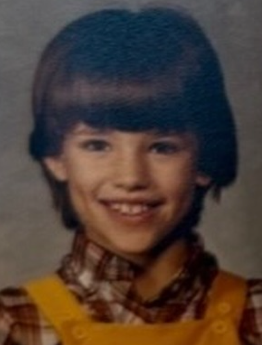 Jennifer Garner shared a sweet childhood school project from West Virginia, revealing the 13 things that made her "special," including a prediction that came true.

