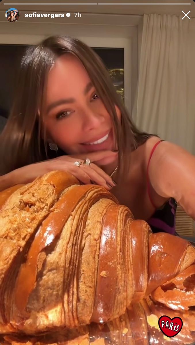 Sofía Vergara showed off the giant croissant she received during her Paris stay, joking that the unexpected gift was the way to win her heart.