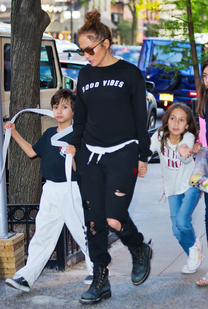  Jennifer Lopez with twins Max and Emme on May 16, 2017, in New York City. 