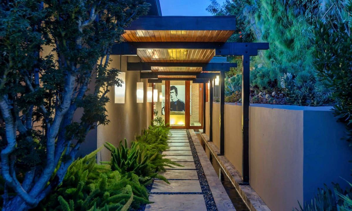 Zac Efron lists his home for sale for $5.9 million