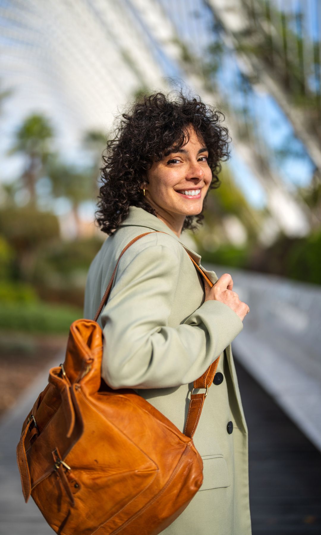 3 short and curly haircuts that flatter every face shape (According to experts)