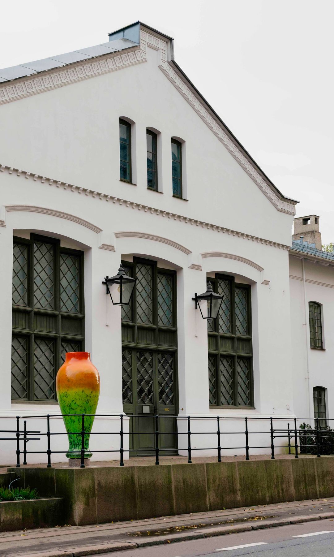 The vases will be displayed on the outside of the museum that bears her name