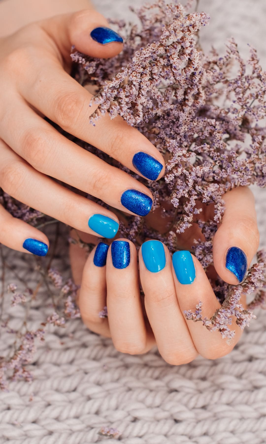 Short nails for summer: Colorful, bright, and trendy manicure ideas