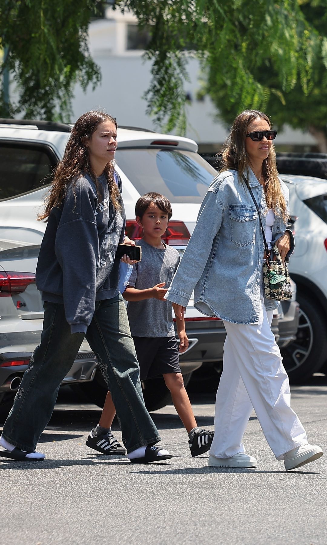 Alba and her kids Honor and Hayes were spotted going to the grocery store