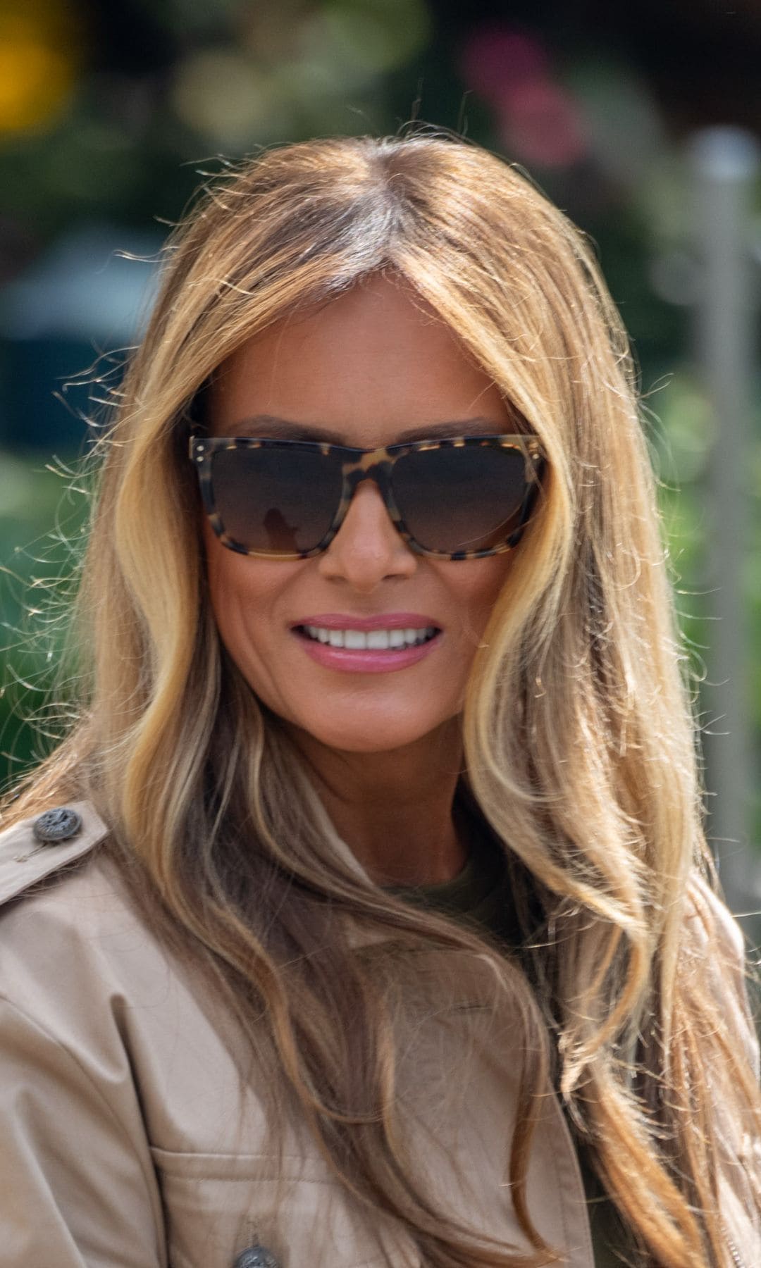 Melania Trump steps out in earth-toned look and an unexpected pair of sneakers for Texas visit