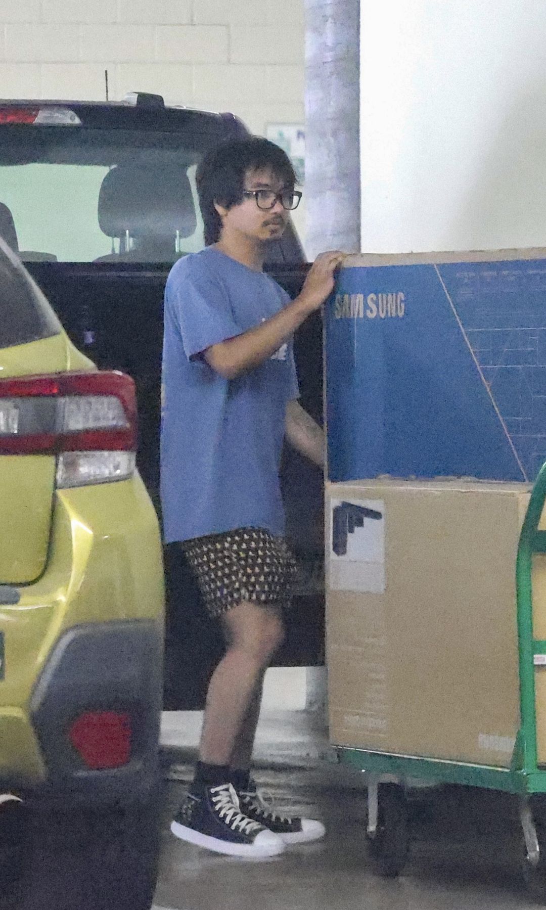 Maddox was spotted with a friend, moving a TV out of a truck