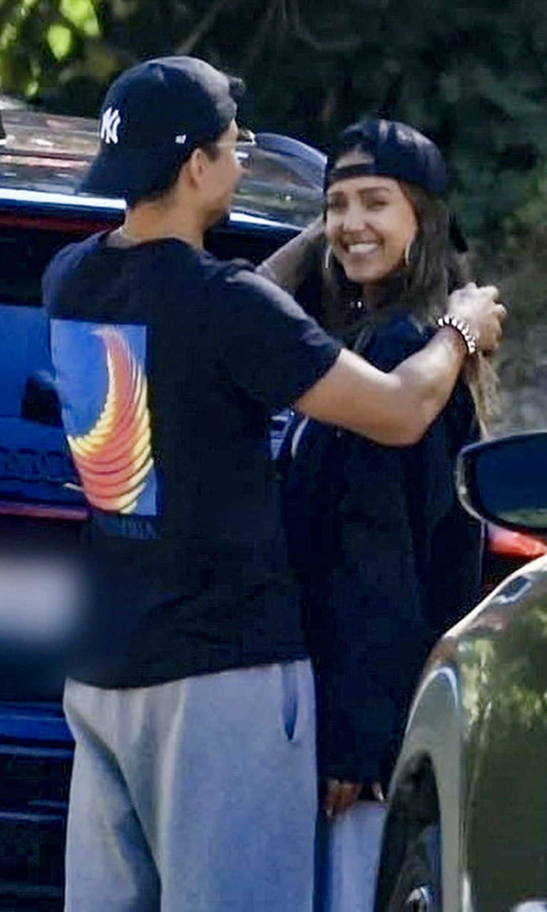 The pair were photographed sharing a laugh and a kiss as Alba dropped off some flowers to his home