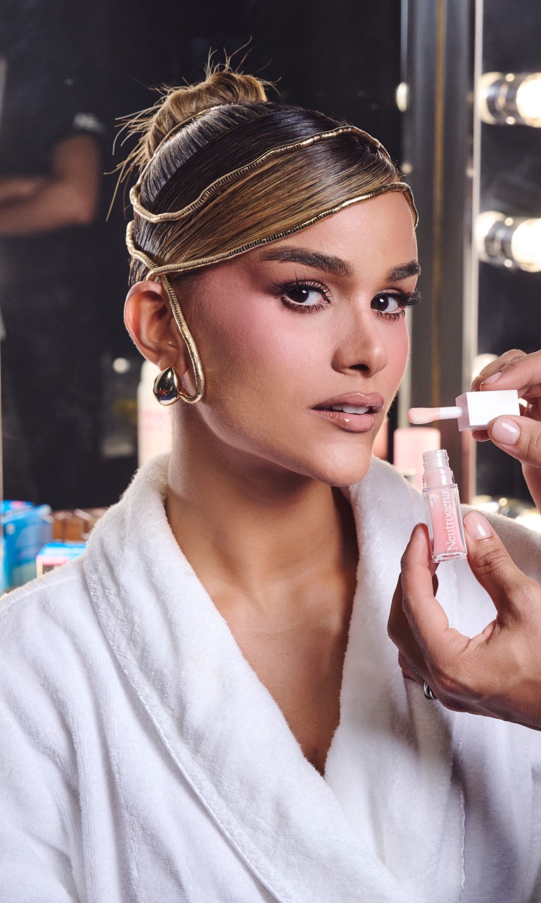 Clarissa Molina’s red carpet glow: Step by step behind the scenes at Premios Juventud 2025
