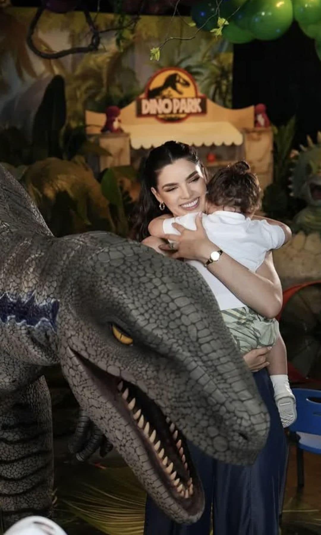 Ferreira and Marquitos alongside a dinosaur