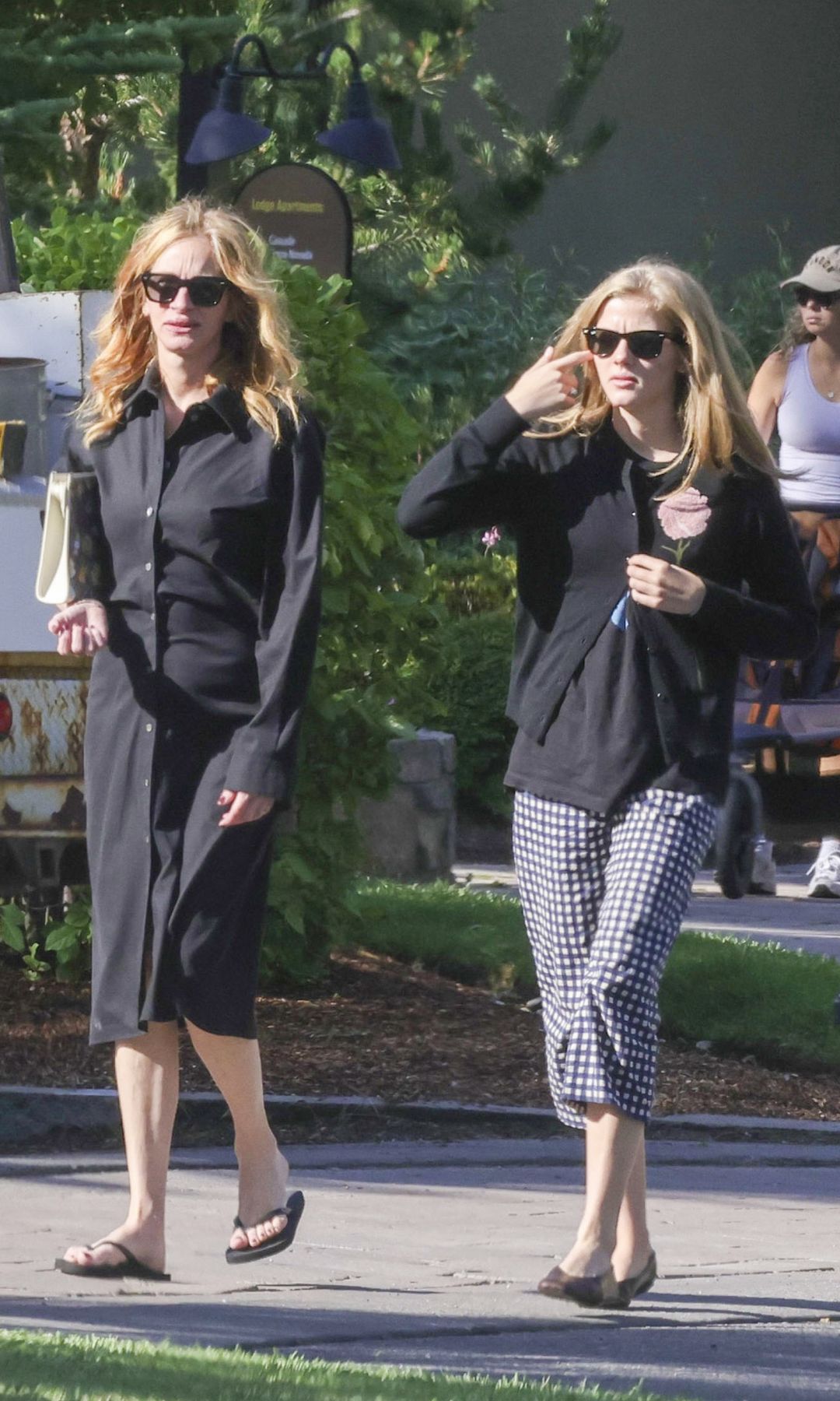 Julia Roberts and her 21 year old daughter Hazel 