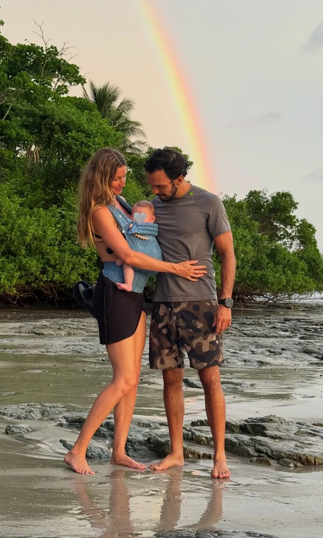 Gisele kicked off the post with a sweet family portrait