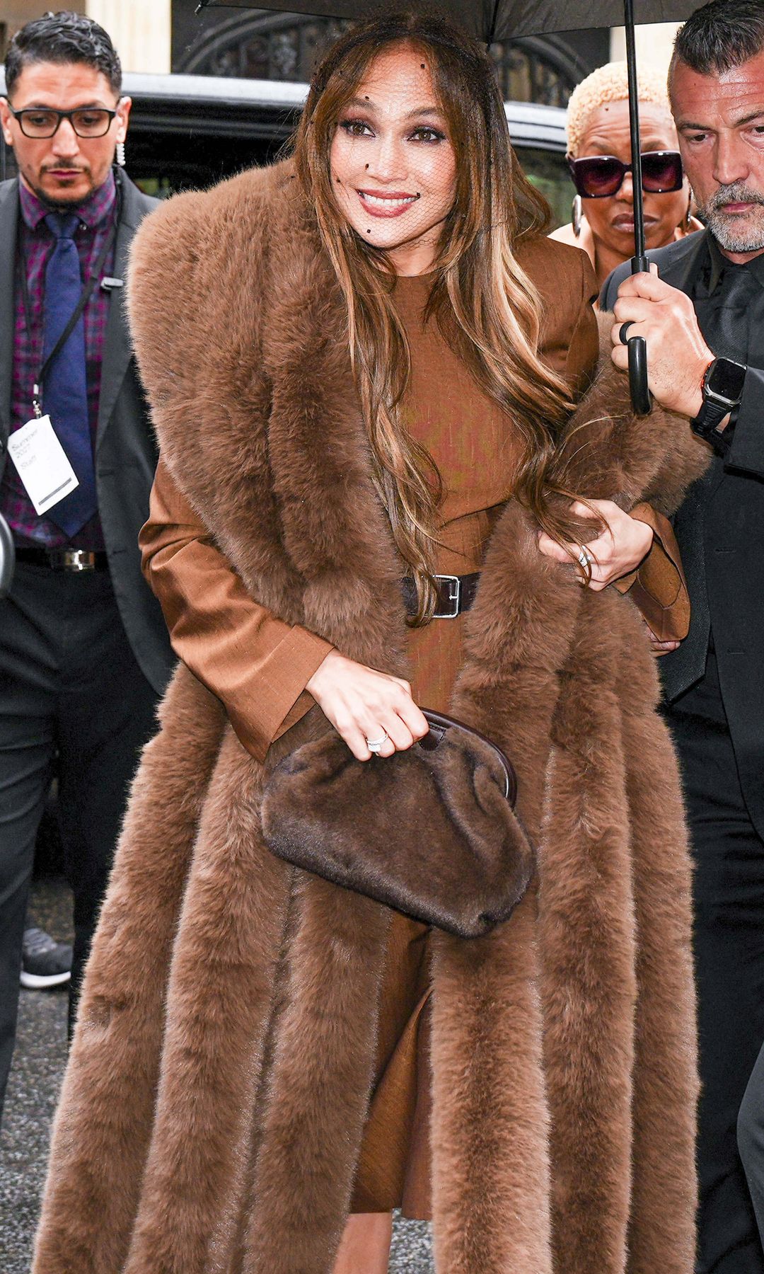 Jennifer Lopez looks happier after calling out Paris paparazzi