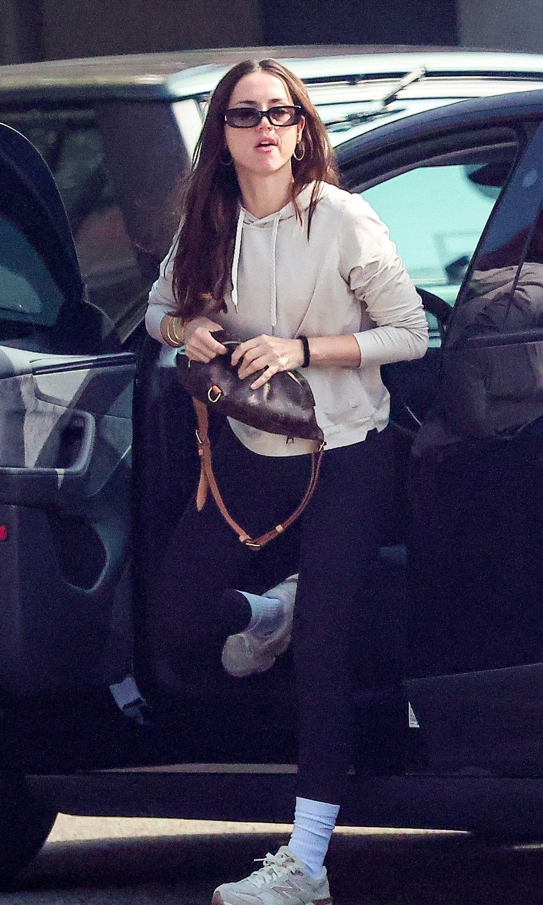 De Armas wore a sporty outfit made up of some workout clothes and a Louis Vuitton sling back